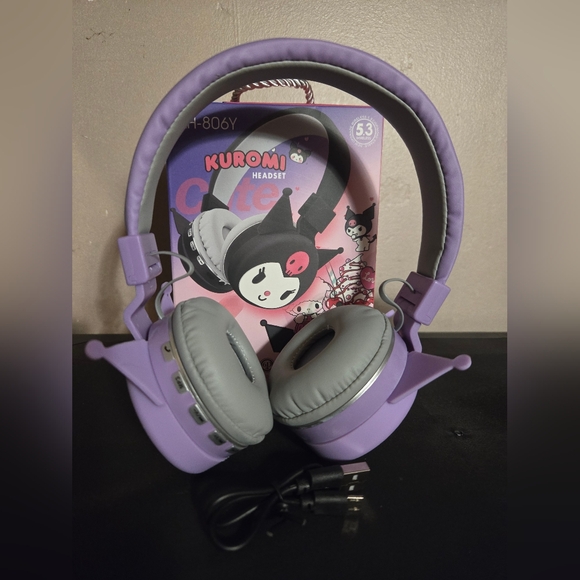 Sanrio Kuromi Wireless Headphones - Picture 5 of 8